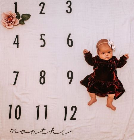 Tori sharing snap of her 'one month' little girl.